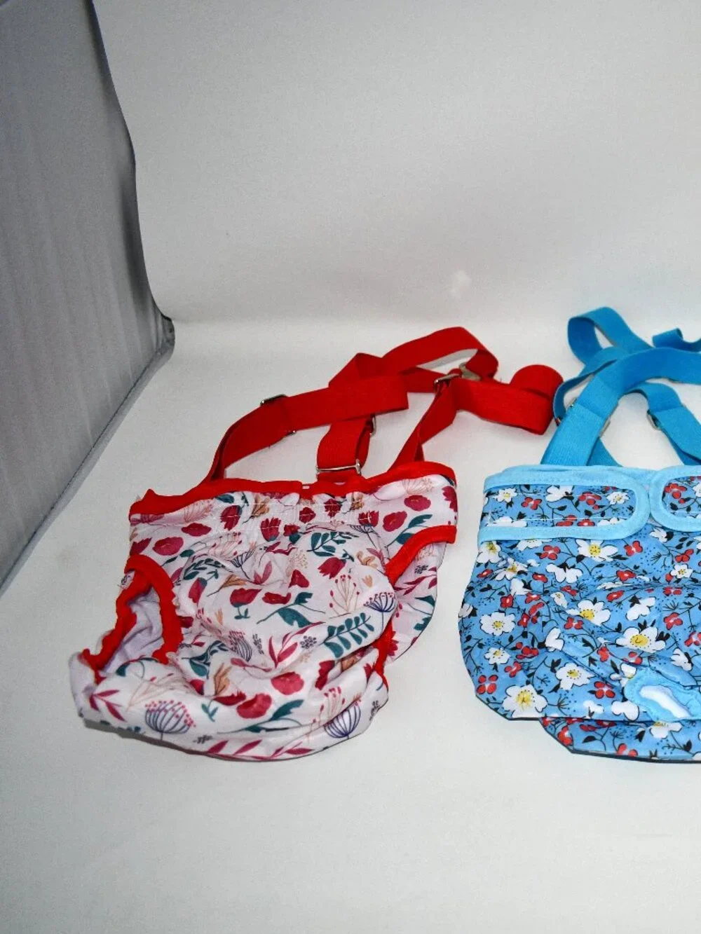 CZMIYRPY Female Dog Diapers, 3 Pack, Washable, Floral, LARGE, NWT Condition: New